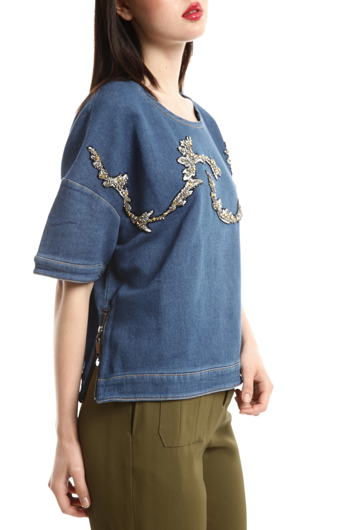 Top boxy con ricamo bijoux Intrend Top boxy con ricamo bijoux Intrend