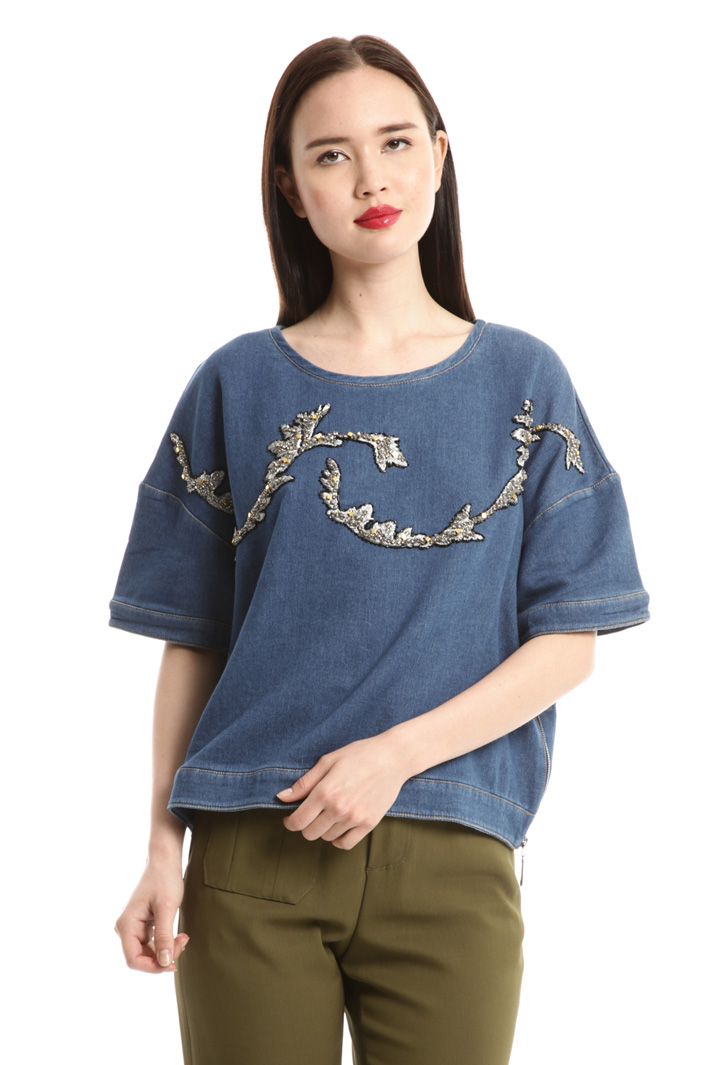 Top boxy con ricamo bijoux Intrend Top boxy con ricamo bijoux Intrend