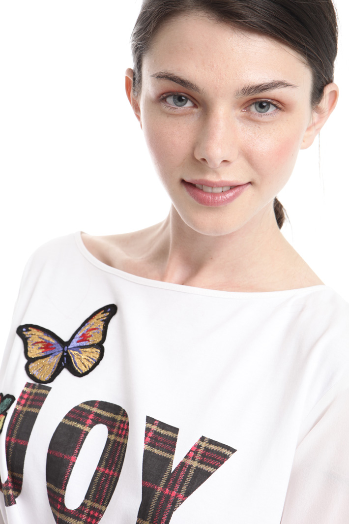 T-shirt con fondo svasato Intrend T-shirt con fondo svasato Intrend