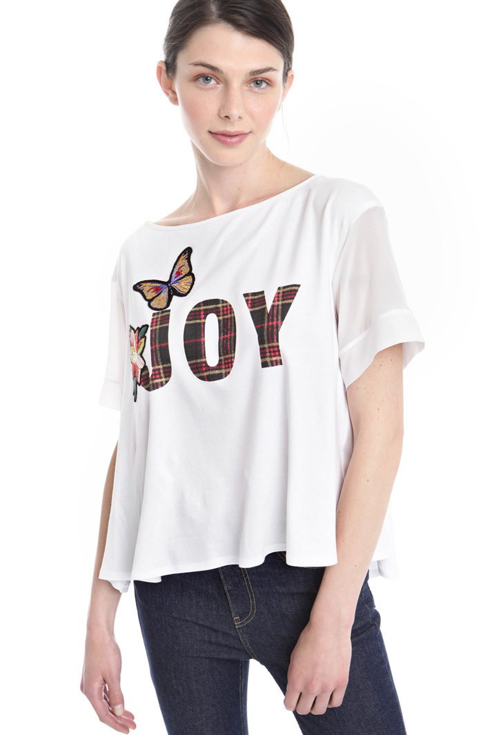 T-shirt con fondo svasato Intrend T-shirt con fondo svasato Intrend