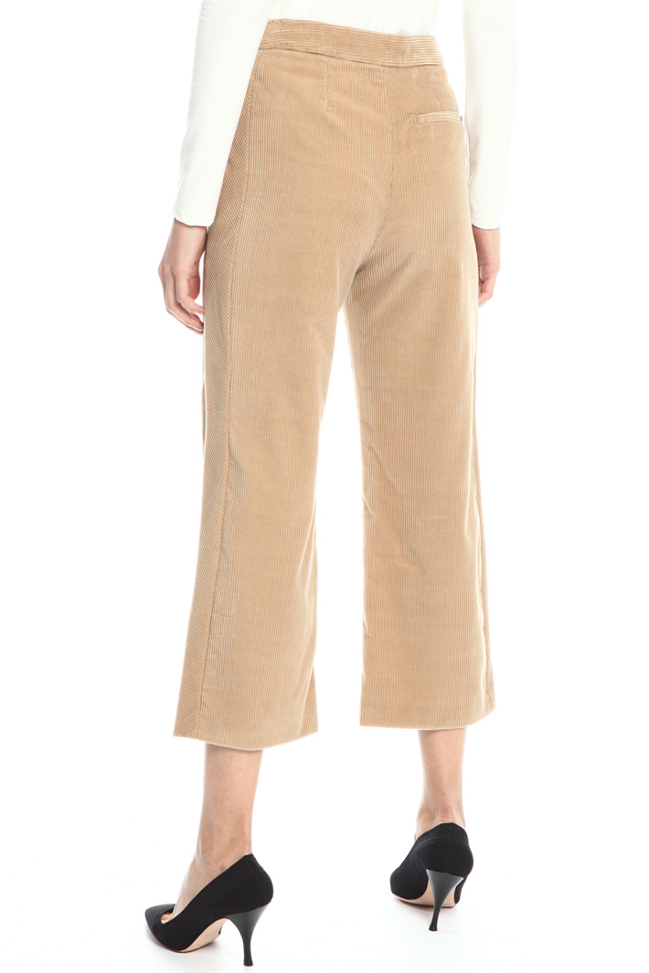 Cropped trousers in velvet Intrend Cropped trousers in velvet Intrend