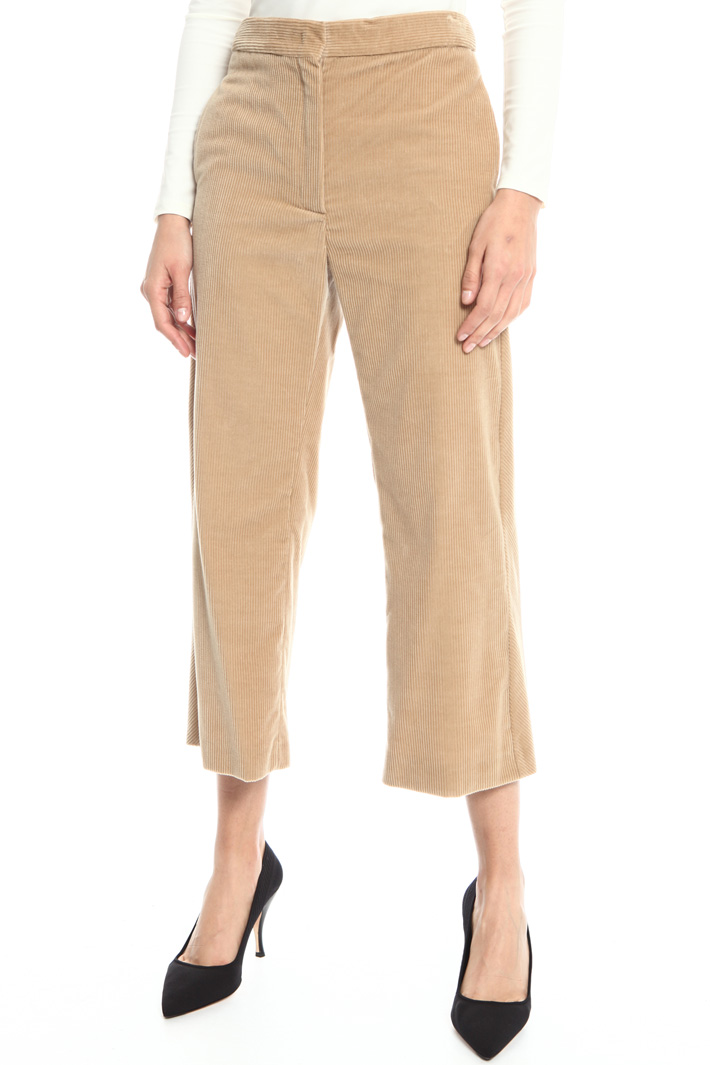 Cropped trousers in velvet Intrend Cropped trousers in velvet Intrend