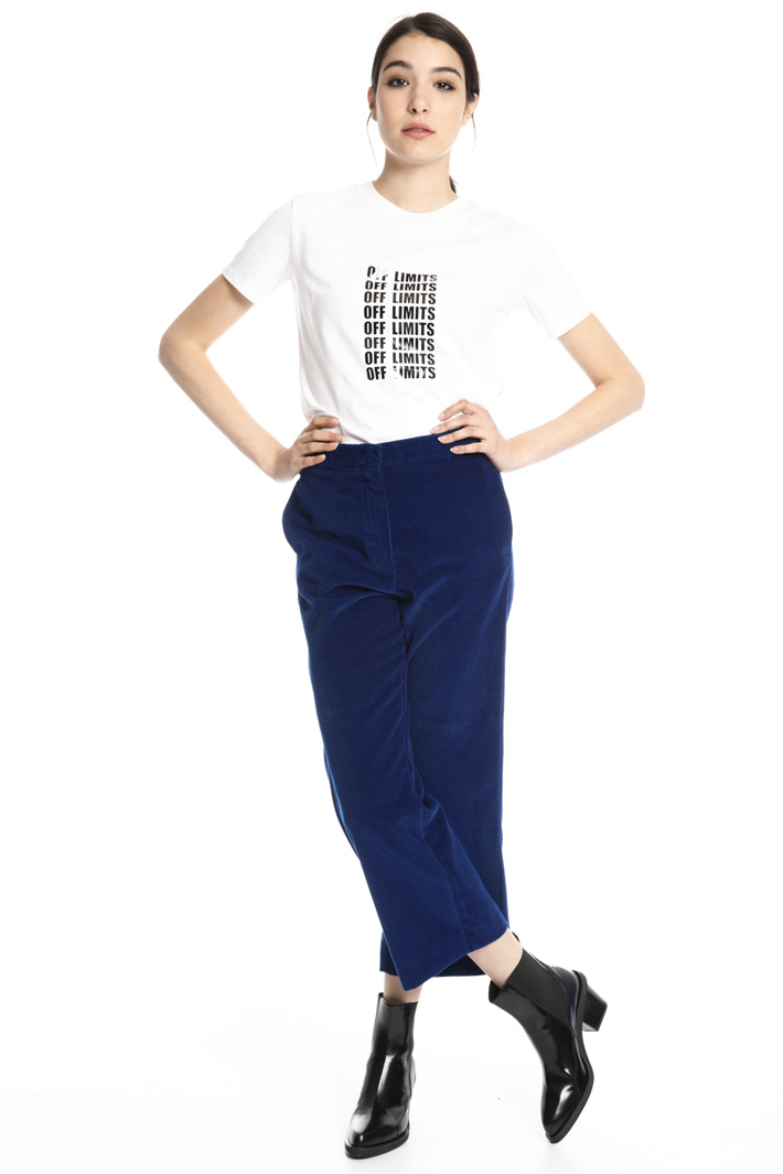 Cropped trousers in velvet Intrend Cropped trousers in velvet Intrend