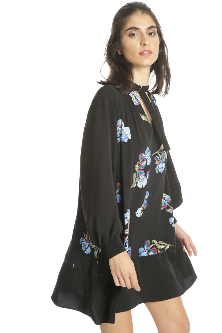 Short viscose dress Intrend Short viscose dress Intrend