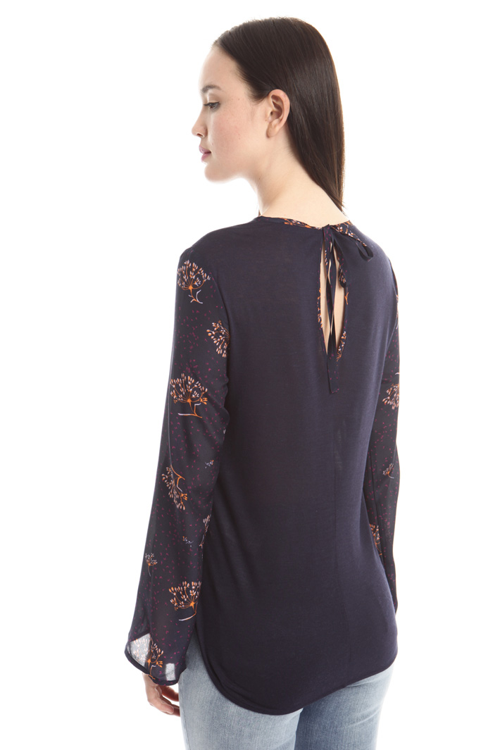 T-shirt in jersey e crepe Intrend T-shirt in jersey e crepe Intrend