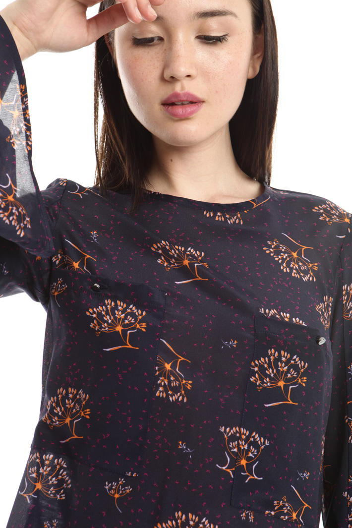 T-shirt in jersey e crepe Intrend T-shirt in jersey e crepe Intrend