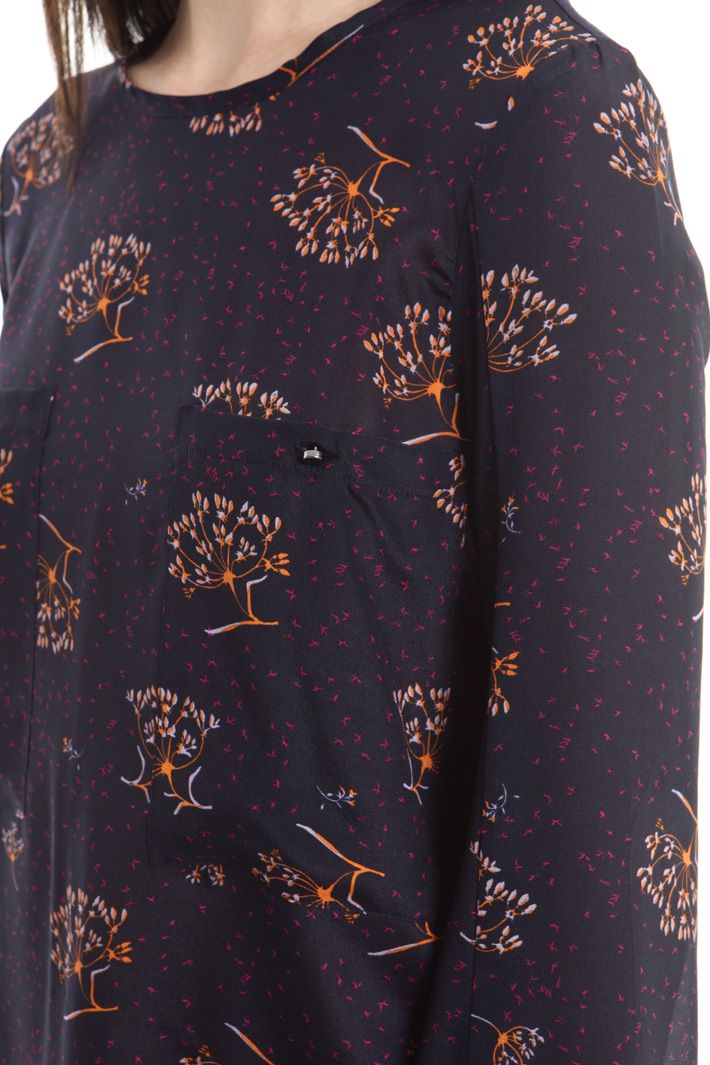 T-shirt in jersey e crepe Intrend T-shirt in jersey e crepe Intrend