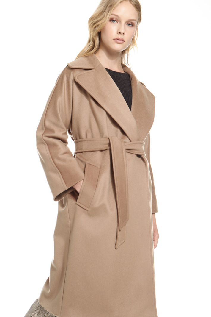 Wide lapel coat Intrend Wide lapel coat Intrend