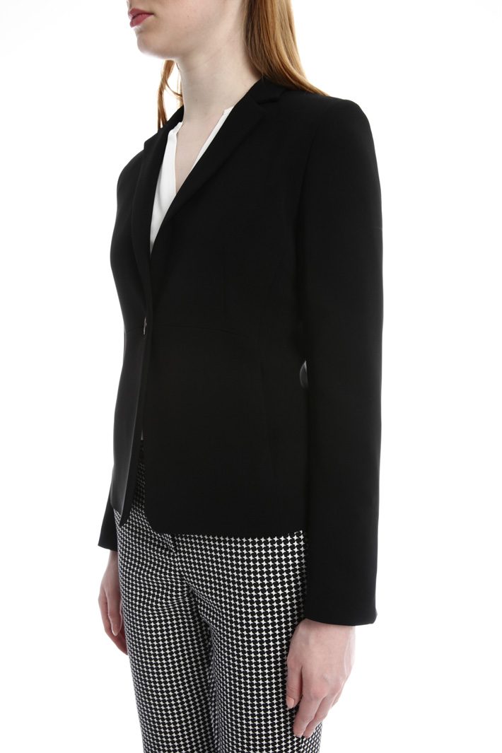 Giacca aderente in cady Intrend Giacca aderente in cady Intrend