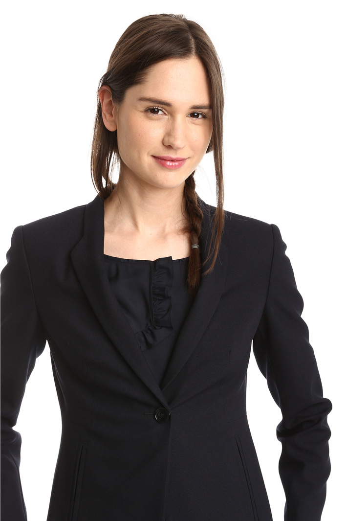 Semi-fitted crepe jacket Intrend Semi-fitted crepe jacket Intrend
