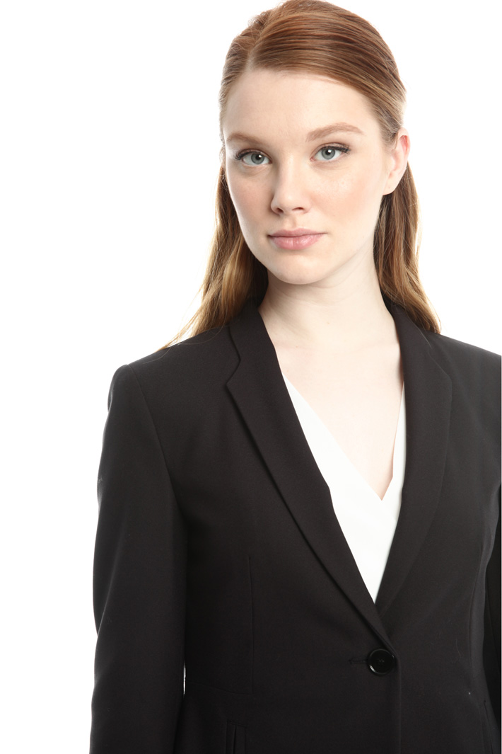 Semi-fitted crepe jacket Intrend Semi-fitted crepe jacket Intrend