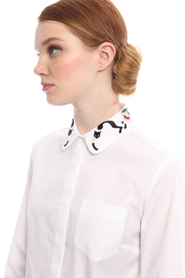 Shirt with embroidered collar Intrend Shirt with embroidered collar Intrend