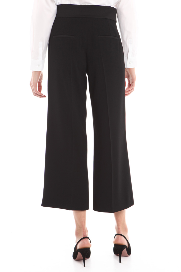 Pantalone cropped in crepe Intrend Pantalone cropped in crepe Intrend