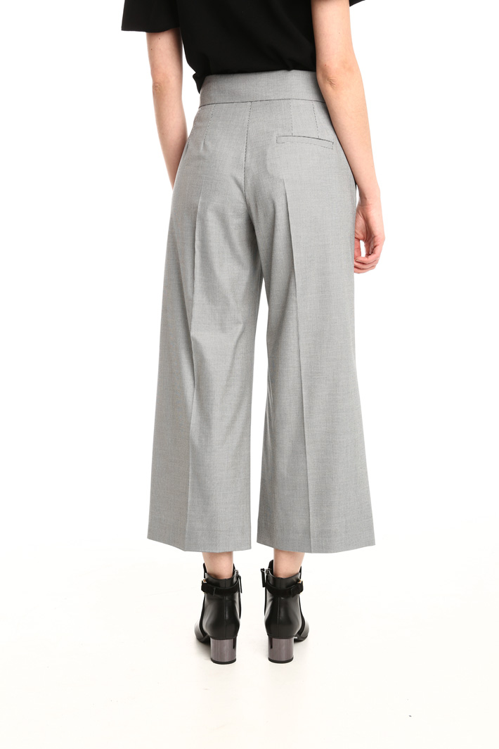 Pantalone cropped con bottoni Intrend Pantalone cropped con bottoni Intrend