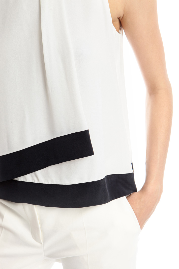 Top con drappeggio centrale Intrend Top con drappeggio centrale Intrend