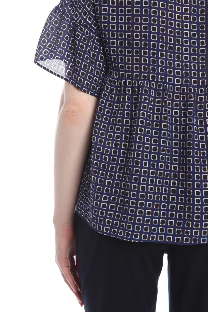 Blusa con stampa fantasia Intrend Blusa con stampa fantasia Intrend