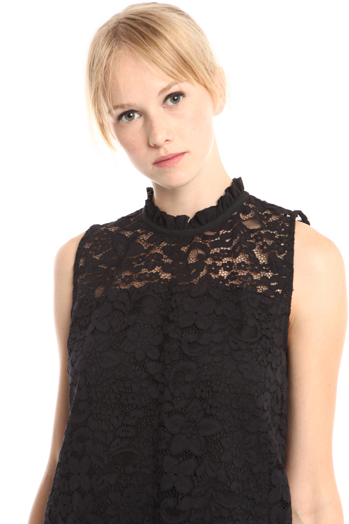 Top smanicato in pizzo Intrend Top smanicato in pizzo Intrend