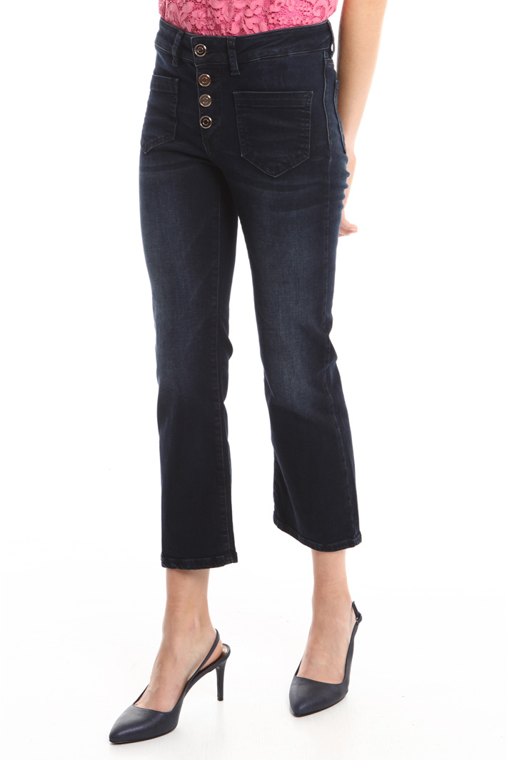 Jeans flared con bottoni Intrend Jeans flared con bottoni Intrend