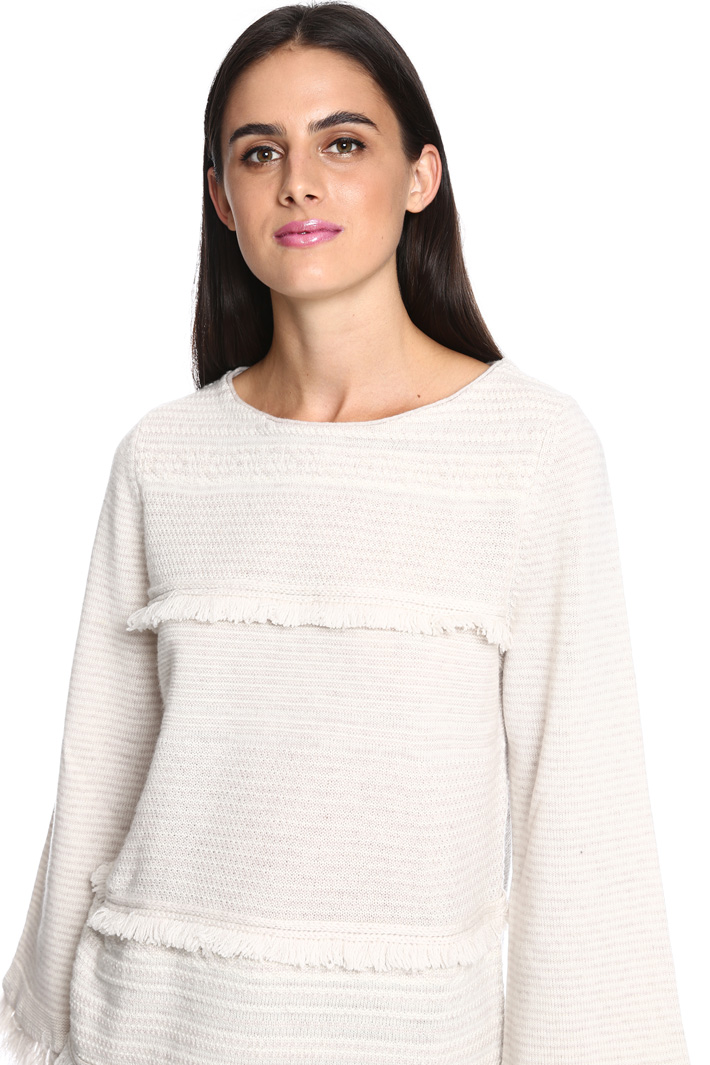 Maglia con piume e frange Intrend Maglia con piume e frange Intrend