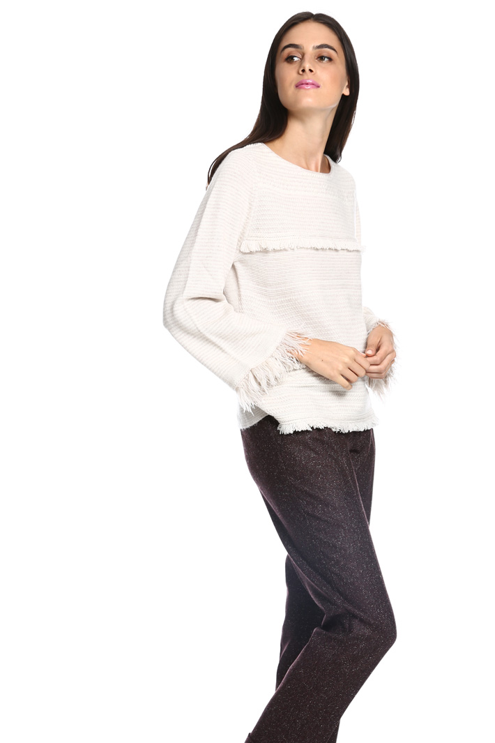 Maglia con piume e frange Intrend Maglia con piume e frange Intrend