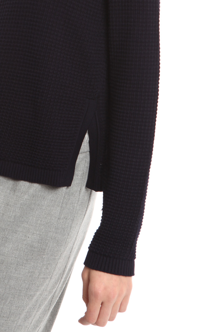 Maglia in viscosa a rilievo Intrend Maglia in viscosa a rilievo Intrend