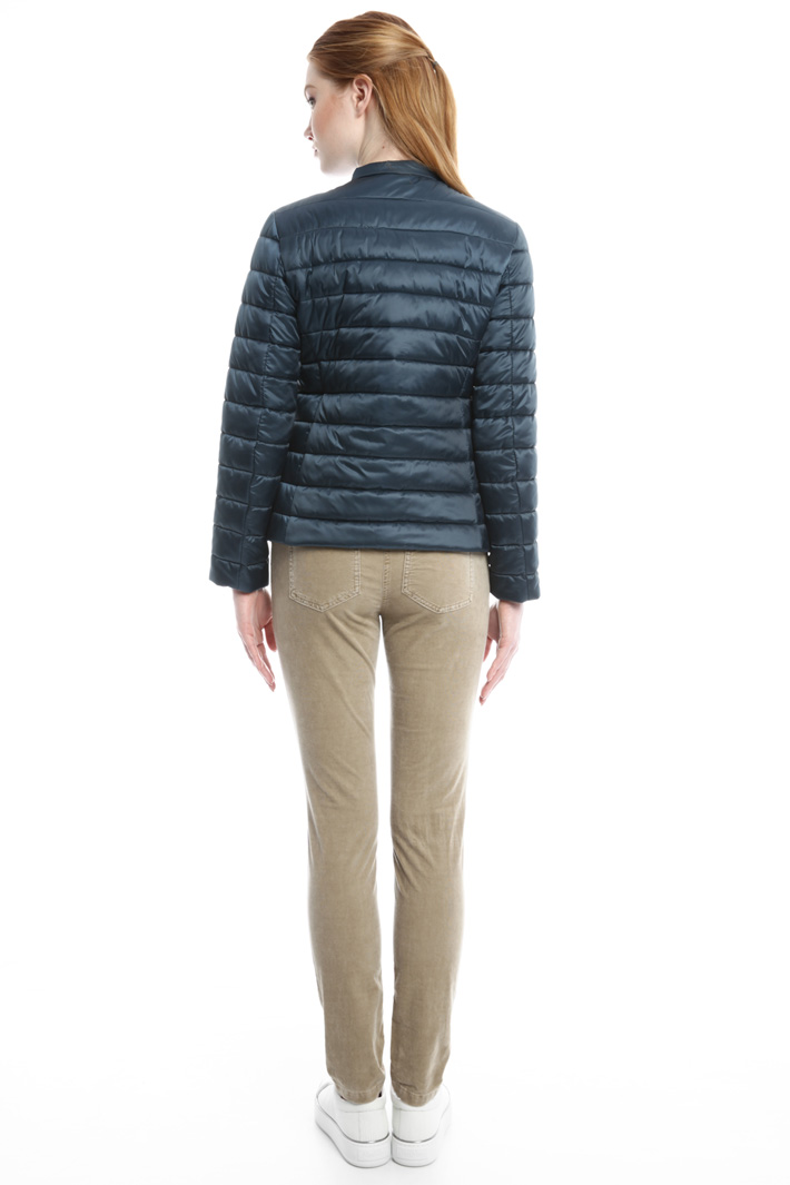 Piumino corto effetto satin Intrend Piumino corto effetto satin Intrend