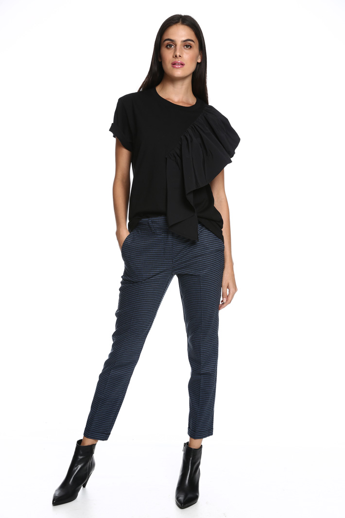 T-shirt con maxi volant Intrend T-shirt con maxi volant Intrend