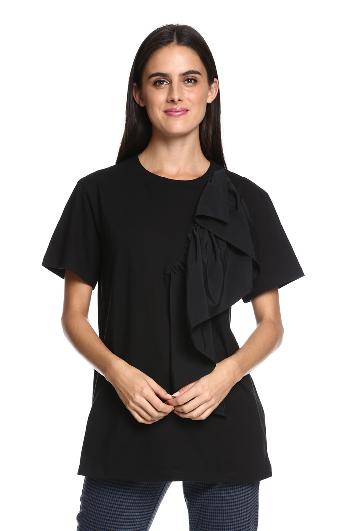 T-shirt con maxi volant Intrend T-shirt con maxi volant Intrend
