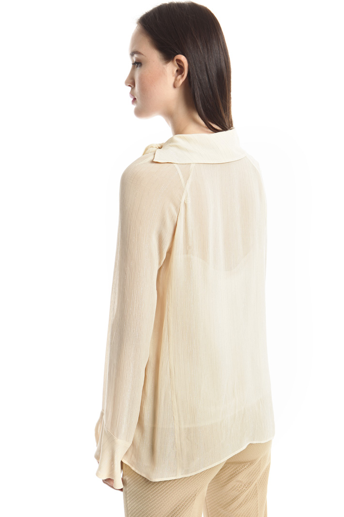 Blusa in creponne lamé Intrend Blusa in creponne lamé Intrend