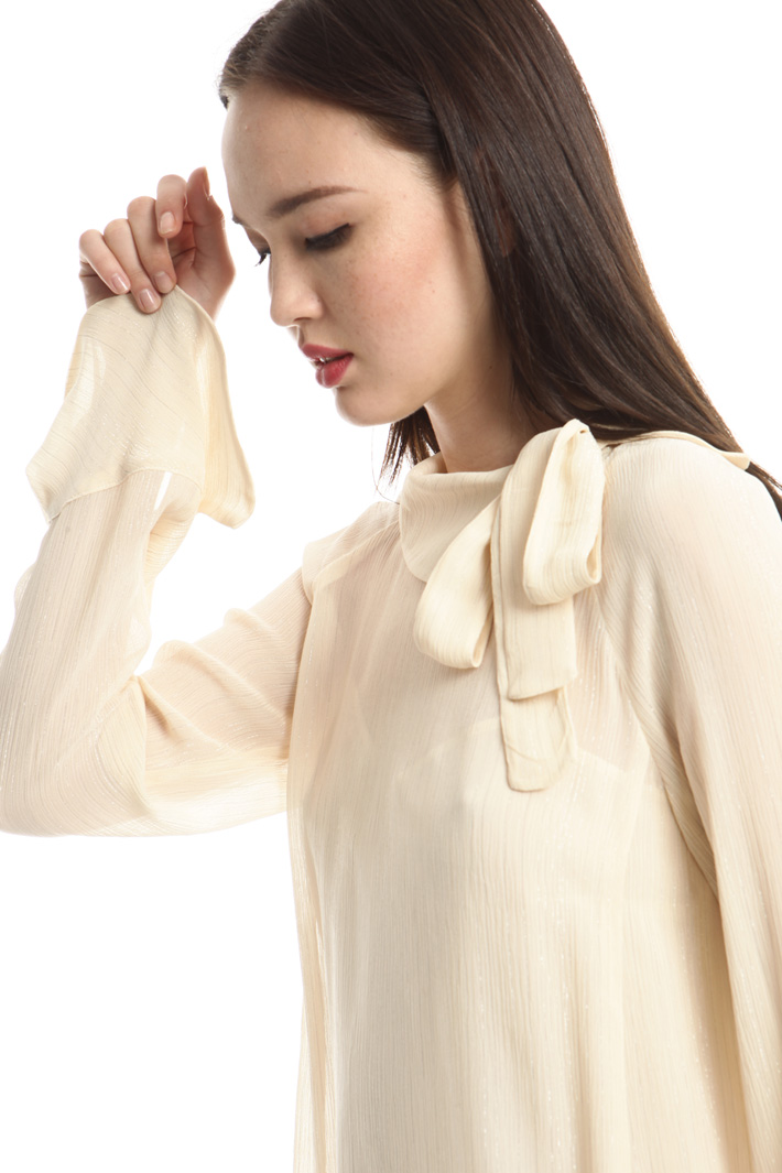 Blusa in creponne lamé Intrend Blusa in creponne lamé Intrend
