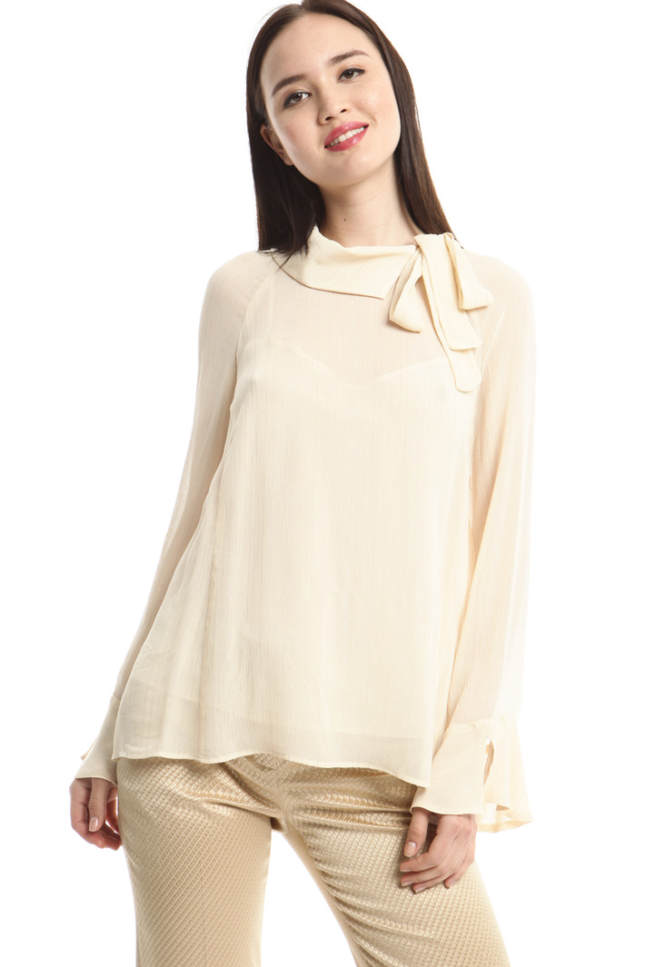 Blusa in creponne lamé Intrend Blusa in creponne lamé Intrend