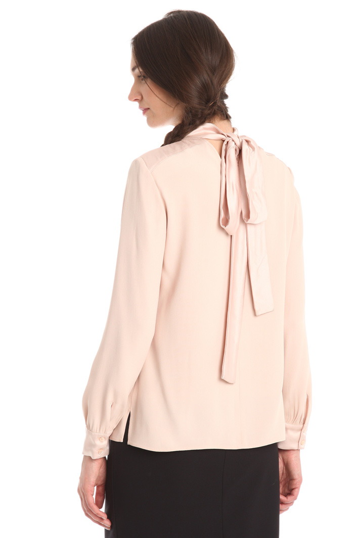 Blusa in crepe enver satin Intrend Blusa in crepe enver satin Intrend
