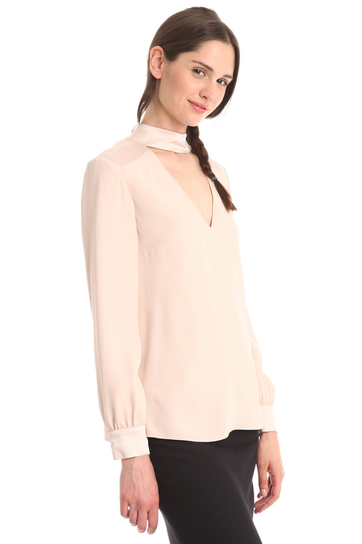 Blusa in crepe enver satin Intrend Blusa in crepe enver satin Intrend