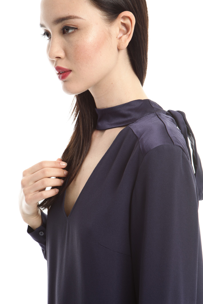 Blusa in crepe enver satin Intrend Blusa in crepe enver satin Intrend