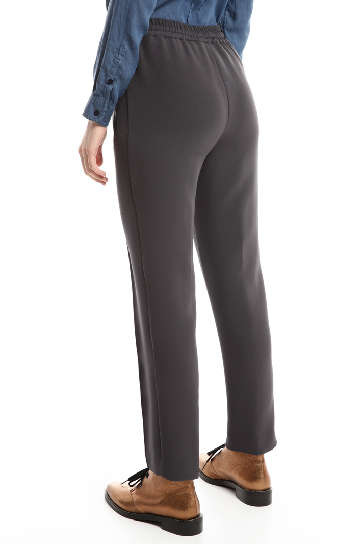 Pantaloni jogging in crepe Intrend Pantaloni jogging in crepe Intrend