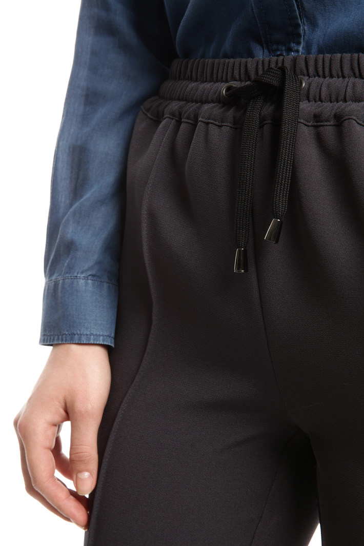Pantaloni jogging in crepe Intrend Pantaloni jogging in crepe Intrend