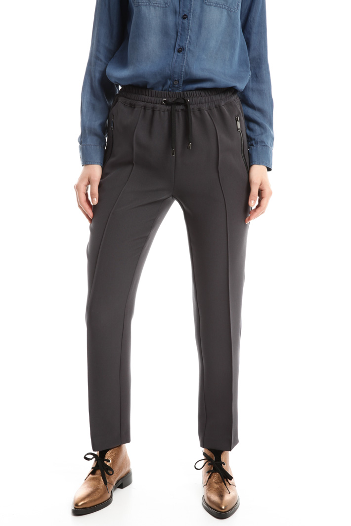 Pantaloni jogging in crepe Intrend Pantaloni jogging in crepe Intrend