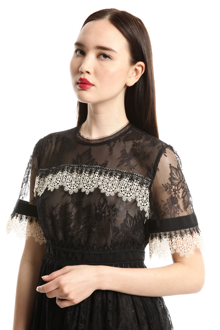 Abito princesse in pizzo Intrend Abito princesse in pizzo Intrend