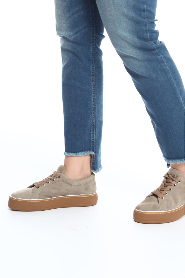 Jeans con fondo asimmettrico Intrend Jeans con fondo asimmettrico Intrend