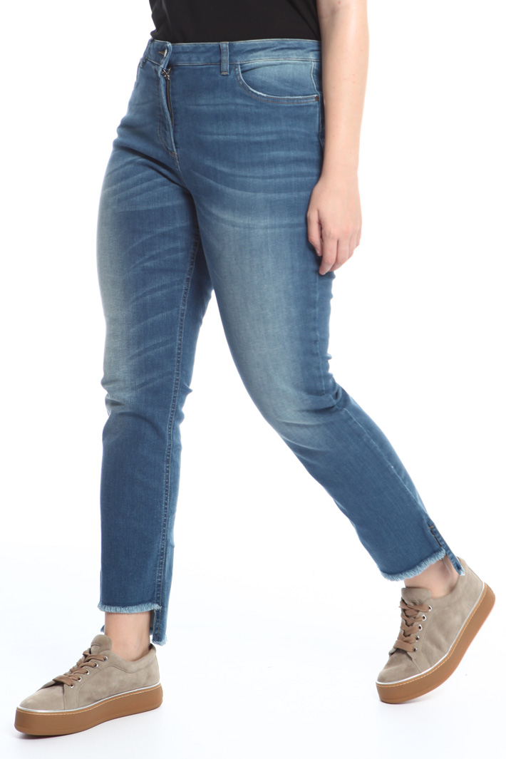 Jeans con fondo asimmettrico Intrend Jeans con fondo asimmettrico Intrend