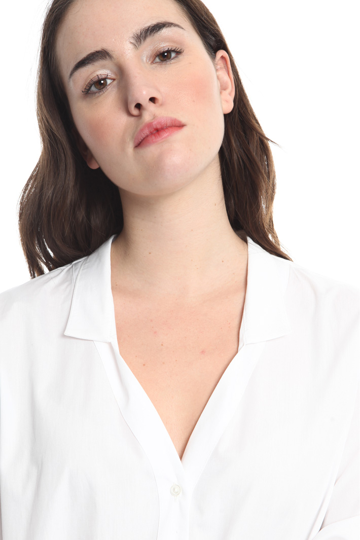 Oversized shirt with slits Intrend Oversized shirt with slits Intrend