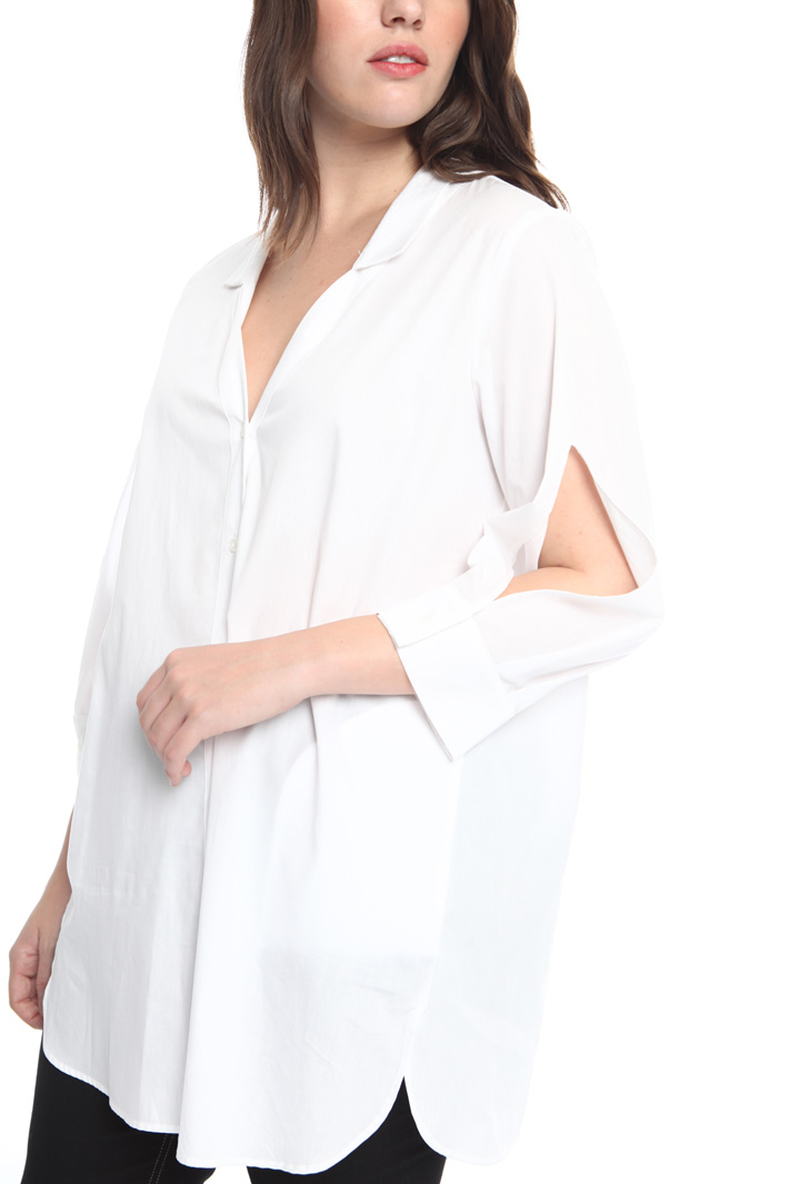 Oversized shirt with slits Intrend Oversized shirt with slits Intrend