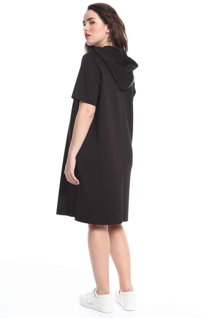 Abito in jersey con cappuccio Intrend Abito in jersey con cappuccio Intrend