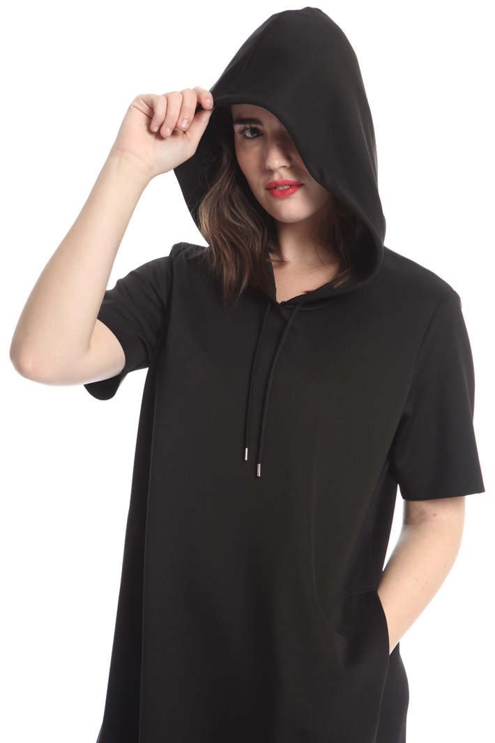 Abito in jersey con cappuccio Intrend Abito in jersey con cappuccio Intrend