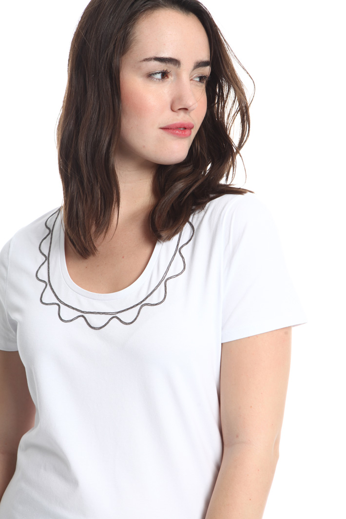 T-shirt con perline ricamate Intrend T-shirt con perline ricamate Intrend