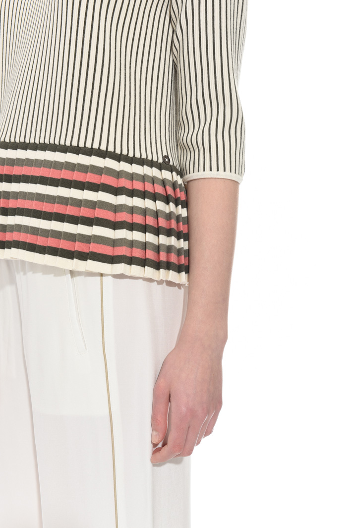 Pleated hem sweater Intrend Pleated hem sweater Intrend