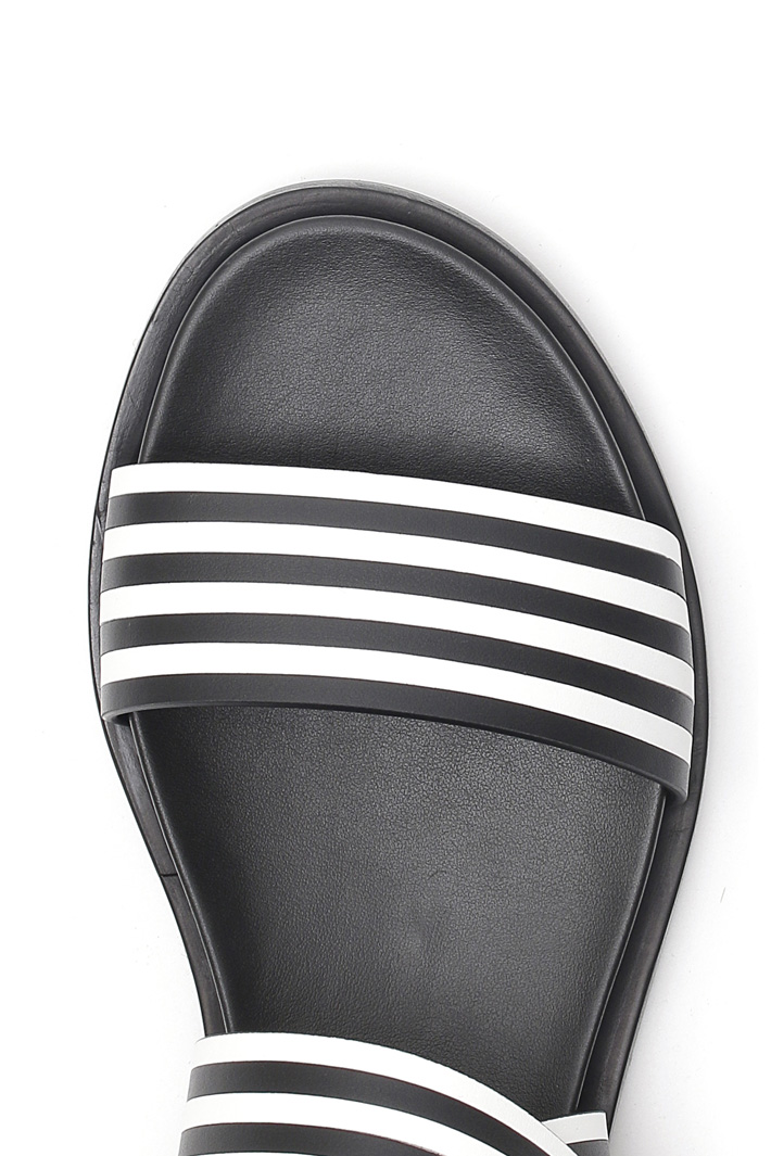 Flat sandal Intrend Flat sandal Intrend
