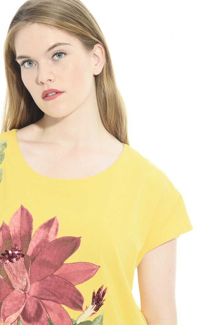 Printed T-shirt with embroidery Intrend Printed T-shirt with embroidery Intrend