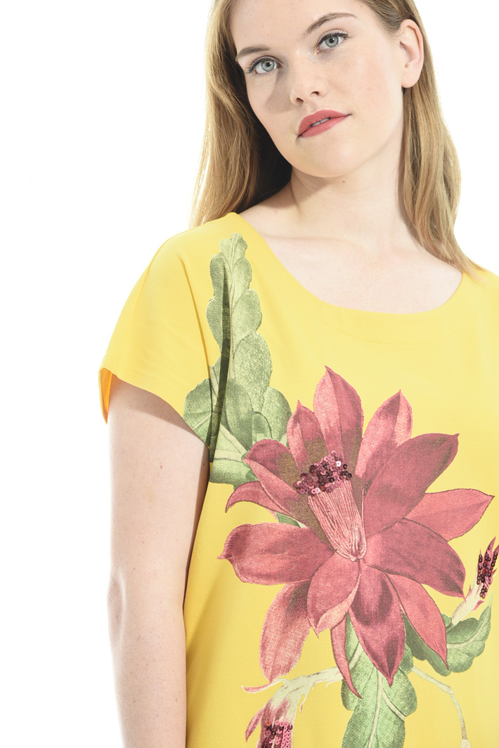 Printed T-shirt with embroidery Intrend Printed T-shirt with embroidery Intrend