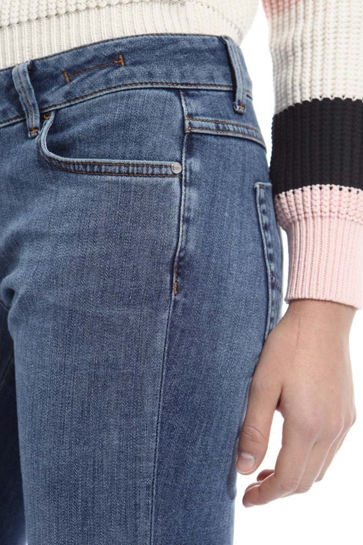 Jeans sfrangiati a sigaretta Intrend Jeans sfrangiati a sigaretta Intrend